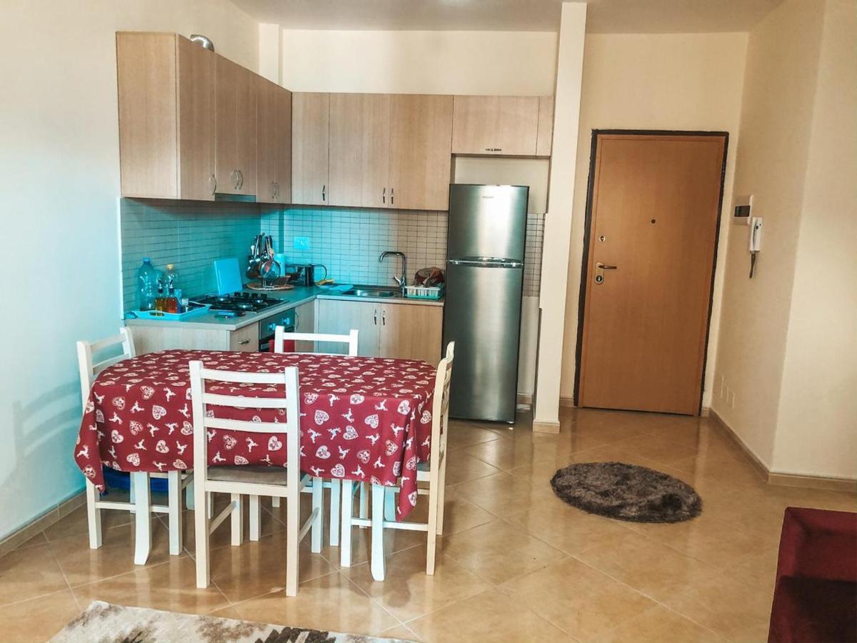 Mimi'S Beach Apartment Влёра Экстерьер фото